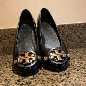 Gently used Tory Burch black patent leather size 7!
